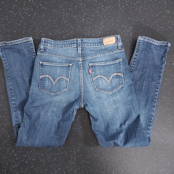 Levi's Mid Rise Skinny - Picture 2 of 5